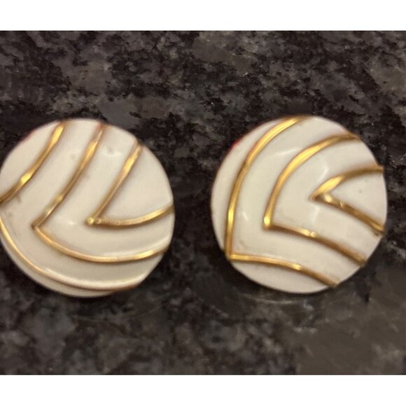 Vintage Monet White & Gold Chevron Clip-On Earrings - Timeless Statement Jewelry - Picture 3 of 8